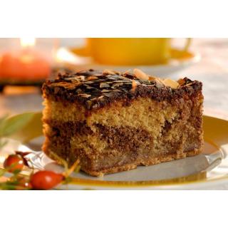 Gefüllter Mandelkuchen